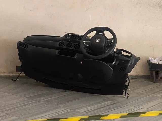 Polícia segue rastreador de carro roubado e descobre desmanche de veículos nas Quintas
