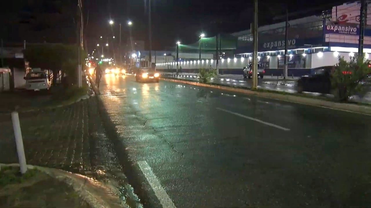 Dupla suspeita de praticar série de assaltos morre em confronto com a PM em Natal