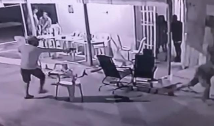 Insegurança:policial tem arma roubada ao reagir a assalto em lanchonete no Pajuçara