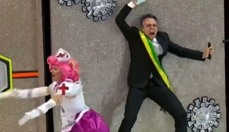 VÍDEO:Desfile da Rosas de Ouro faz Bolsonaro tomar vacina e virar jacaré