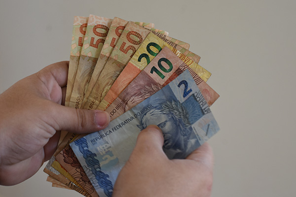 Governo articula plano para barrar aumento do Auxílio Brasil na Câmara