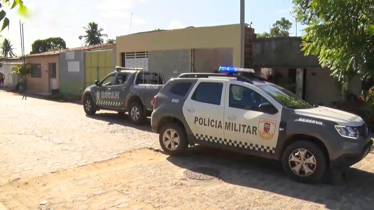 Criminosos fazem comerciantes reféns durante assalto em Parnamirim 