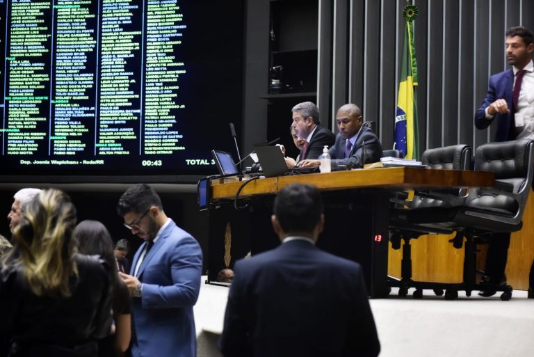 Deputados aprovam mudanças no Prouni