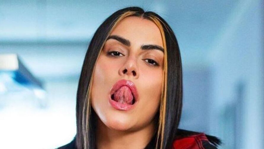 Cleo Pires faz revelações sobre fetiches e dá detalhes sobre sexo a três no camarim da Globo 