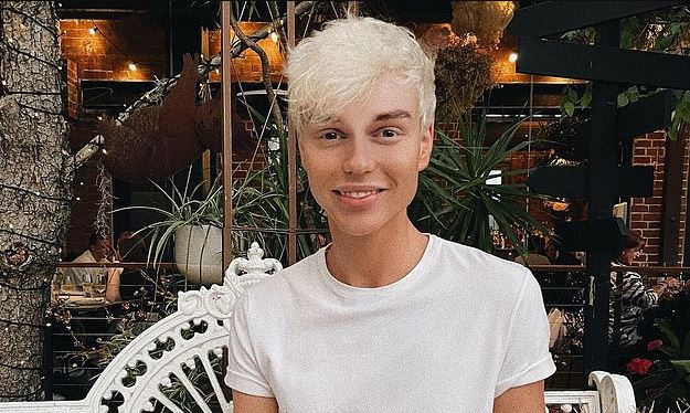 Cantor gay relembra sexo acidental com mulher: ‘Acho que sou hétero agora’