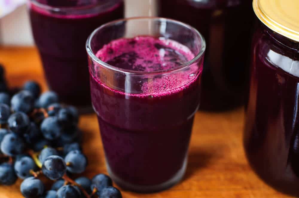 Beber suco de uva antes da audiência ajuda a fechar acordo, revela pesquisa