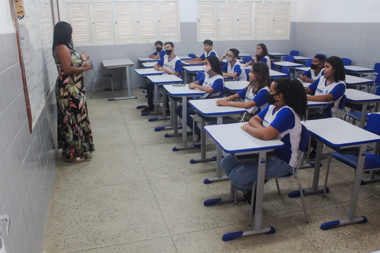 Investimento superior a R$ 5 milhões equipa com mobiliário a Rede Municipal de Ensino