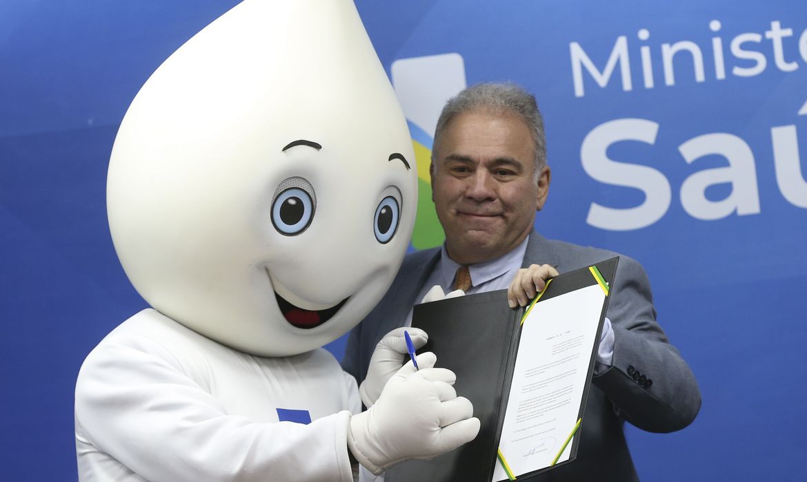 Ministro da Saúde oficializa fim de emergência sanitária