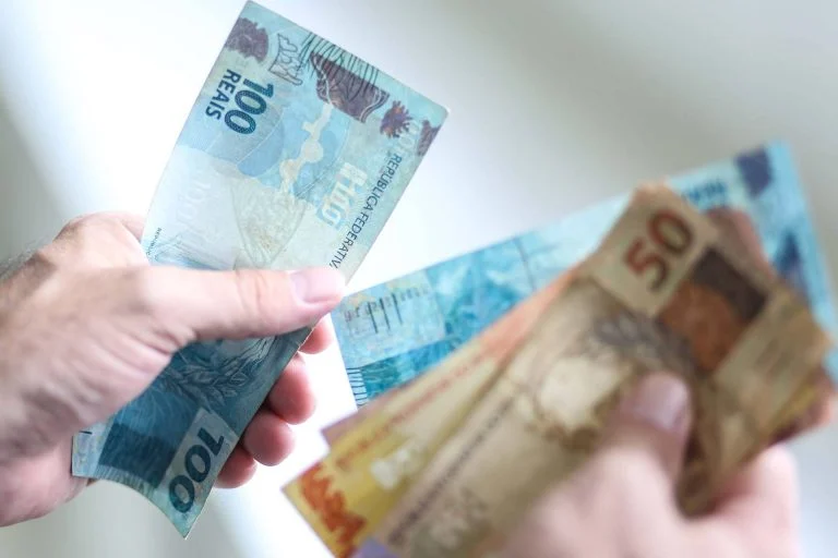 Governo propõe salário mínimo de R$ 1.294 para 2023, sem aumento acima da inflação