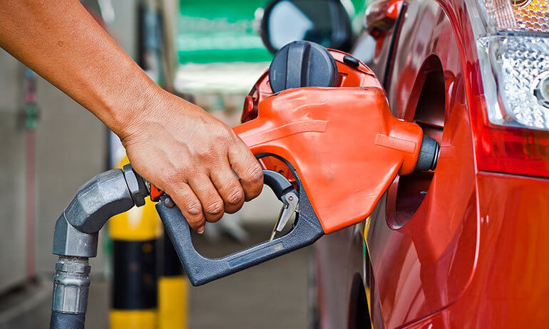 Preço médio da gasolina cai R$ 0,19, mas RN tem segundo maior valor do país
