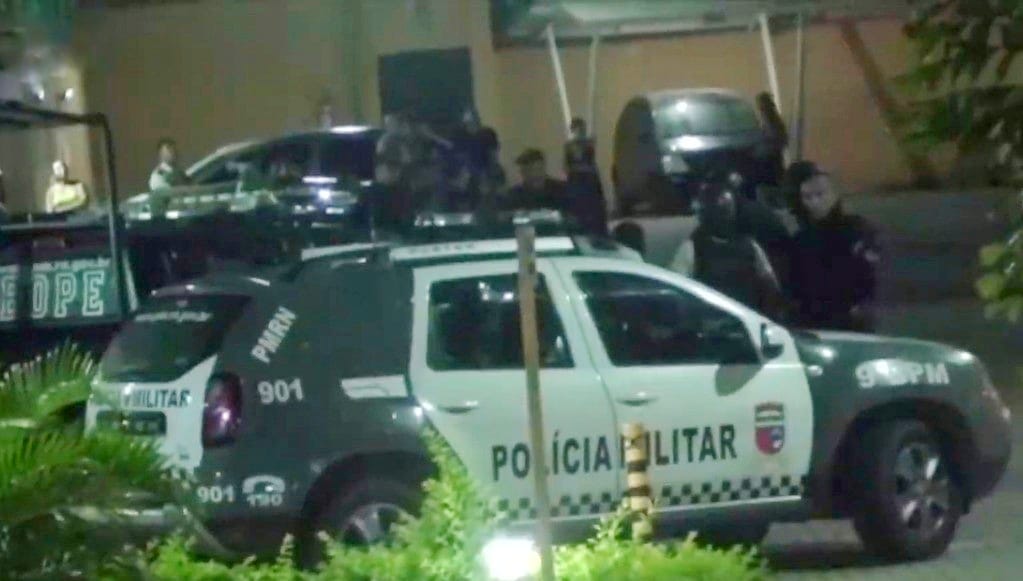 Polícia é acionada após denúncia de cárcere privado em condomínio em Natal