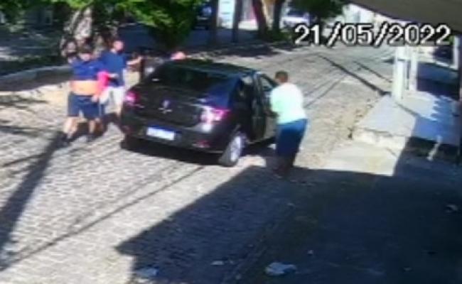 Vídeo: Motorista por aplicativo tem carro roubado no Alecrim