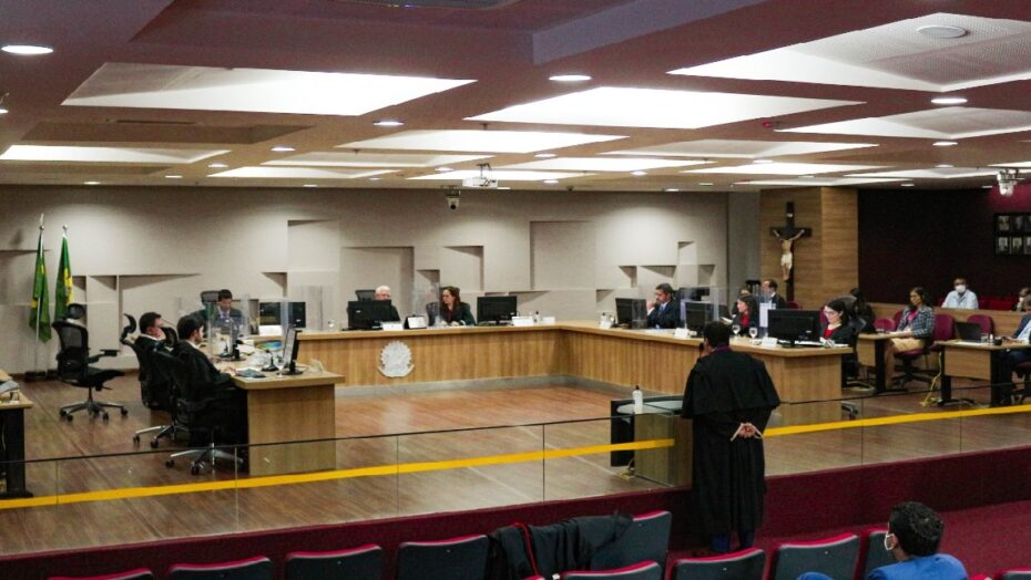 TRE-RN reforma sentença e mantém prefeita e vice-prefeito de Serra de São Bento nos cargo
