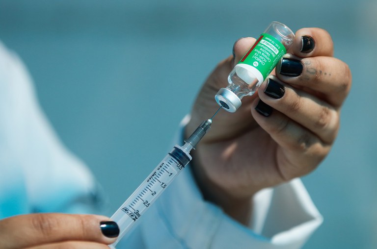 Ministério da Saúde recomenda segunda dose de reforço contra a Covid-19 para idosos acima de 60 anos