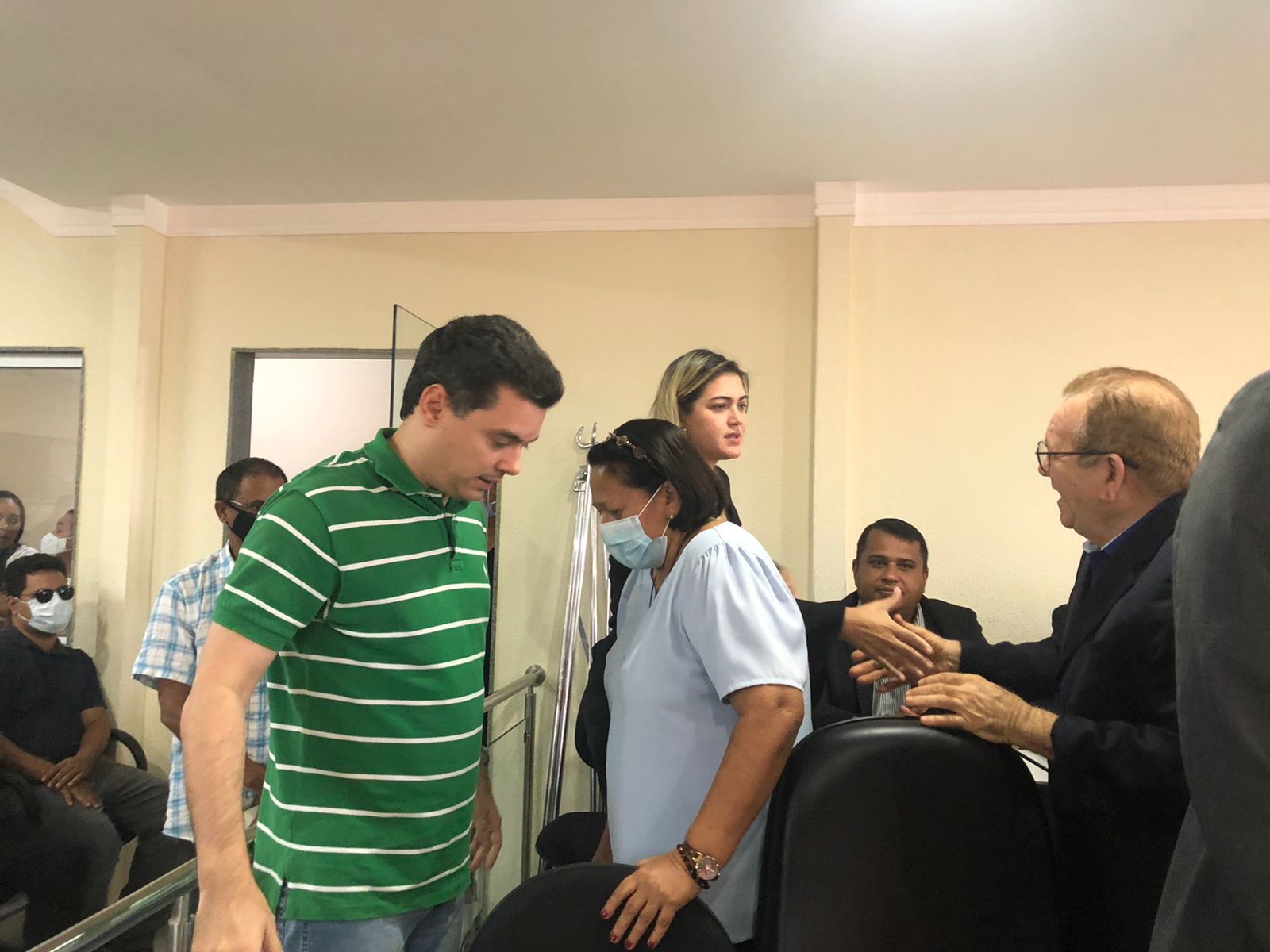 Fátima Bezerra participa de velório de Paulo Emídio com seu pré-candidato a vice, Walter Alves