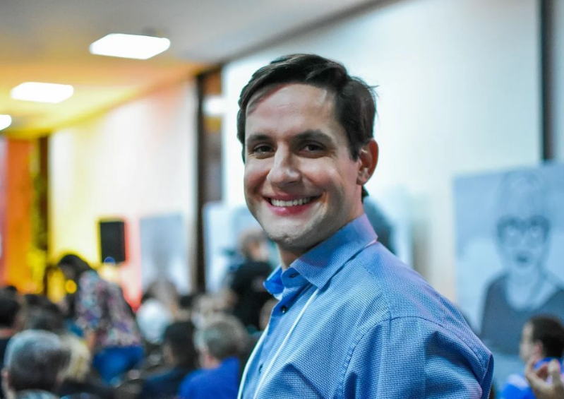 Rafael Motta ironiza a oficialização da aliança Carlos Eduardo e Fátima Bezerra