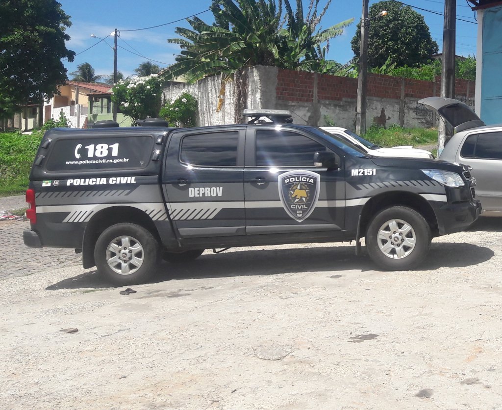 Após assaltar e fazer motorista de aplicativo refém, suspeita é presa pela polícia em Natal
