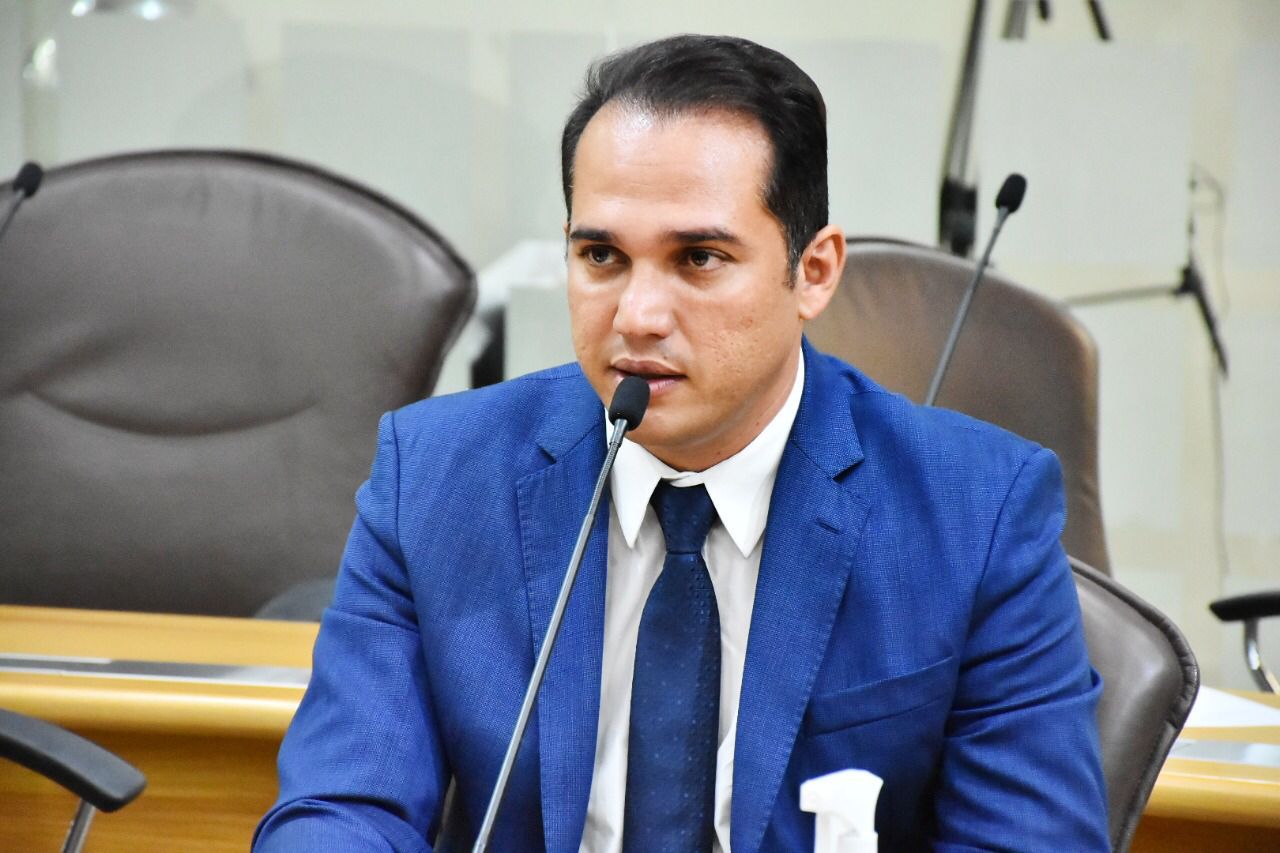 Deputado Kleber Rodrigues aprova projetos de lei de apoio e conscientização sobre o autismo