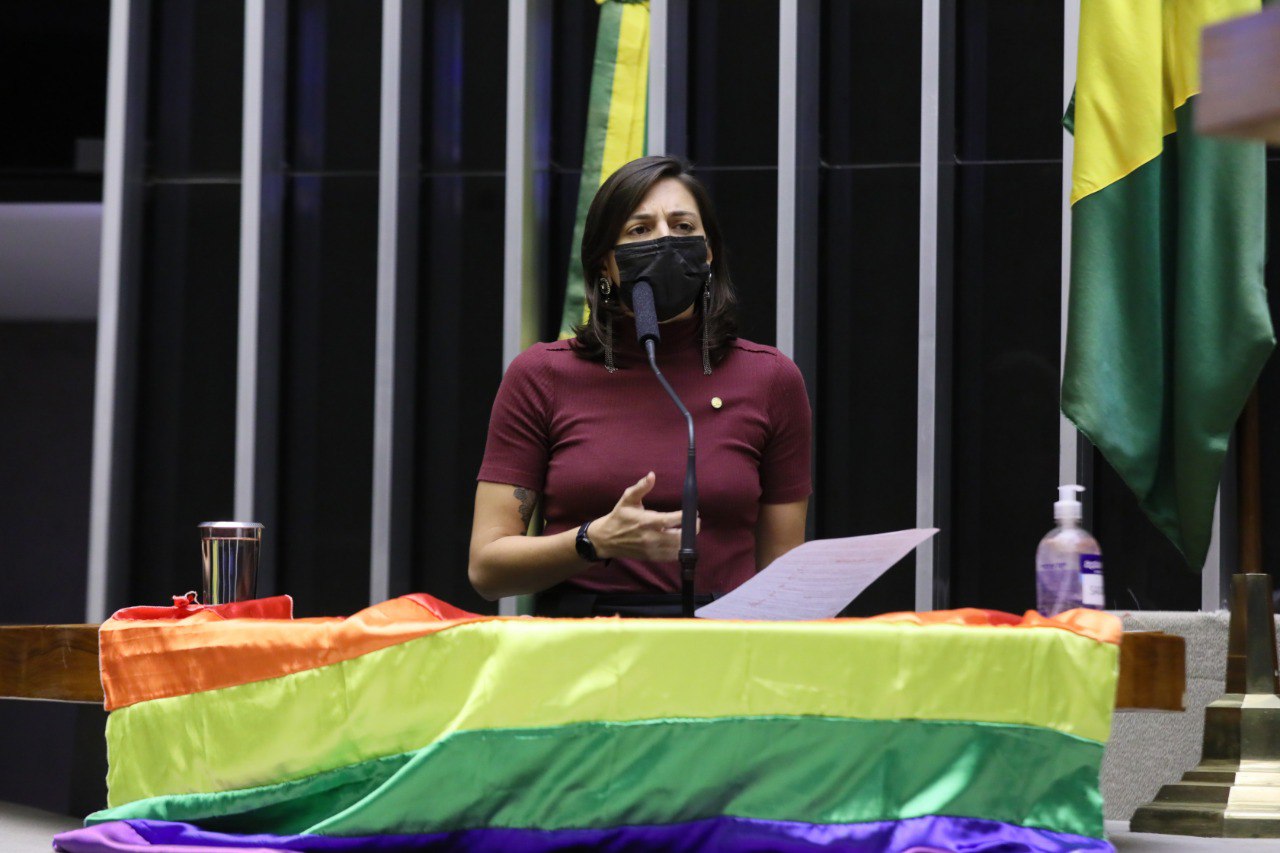 Na semana de combate à LGBTFobia, a deputada Natália Bonavides realiza debate LGBTQIAP+ em Natal