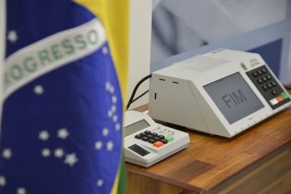 Em meio à crise, TSE responde a questionamentos das Forças Armadas