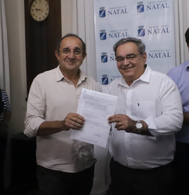 Prefeito assina ordem de serviço para  obras da Av. Felizardo Moura