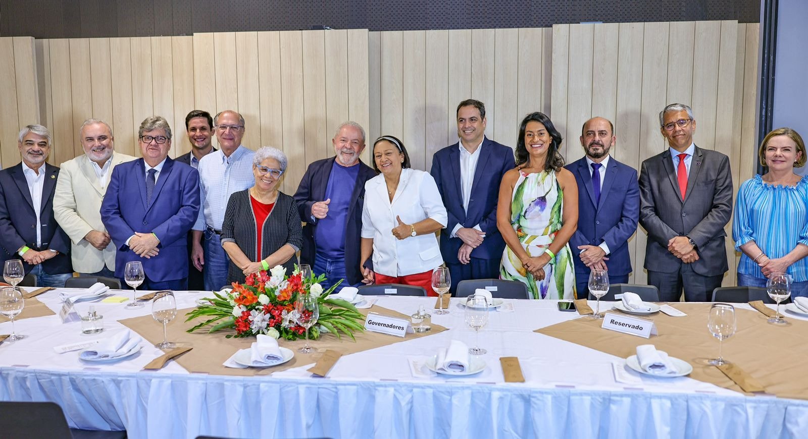 FUGA DA IMPRENSA, FAIXAS DE LADRÃO E PÚBLICO ÍNFIMO: Visita de Lula a Natal já pode ser considerada fiasco da pré-campanha eleitoral pelo NE