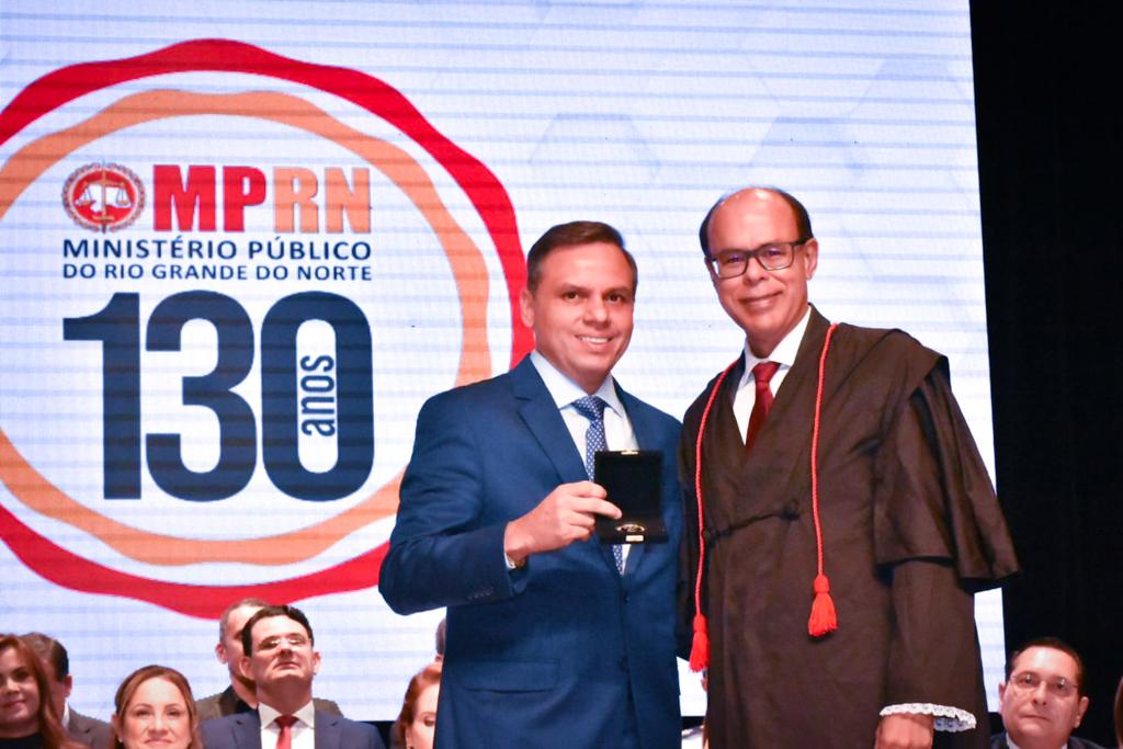 Aldo Clemente recebe Comenda Comemorativa em Alusão aos 130 anos do MPRN