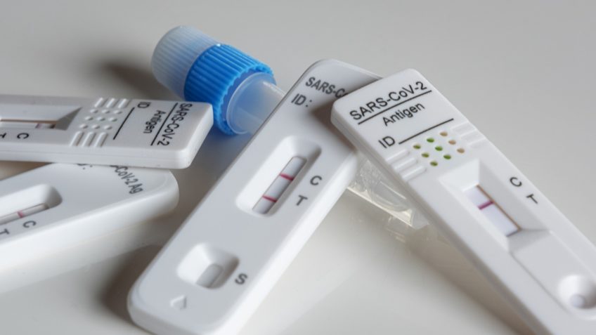 Número de testes positivos para covid-19 cresce mais de 200% em farmácias