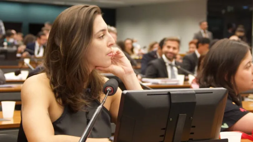 Deputada Natália Bonavides protocola novo projeto contra despejos e remoções forçadas