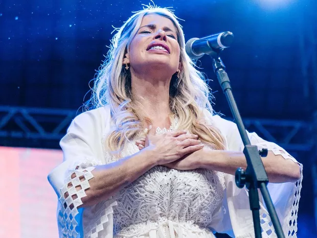 Apresentadora Karina Bacchi decide lançar carreira na música gospel, após fim do casamento