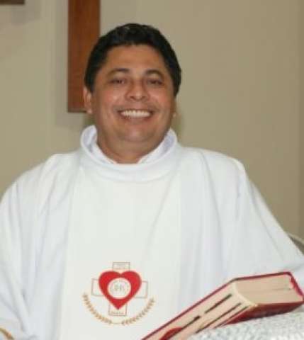 Após repercussão do escândalo amoroso envolvendo pároco de Candelária, padre em Parnamirim sugere atear fogo em veículos de imprensa; Assista