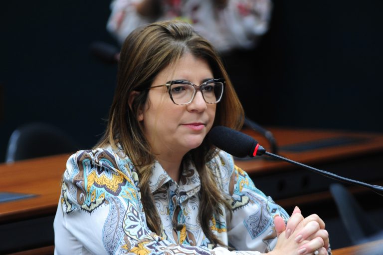 Projeto da deputada Carla Dickson que incentiva a doação de córneas é aprovado na Câmara