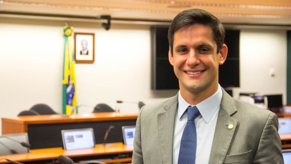 Enquanto Carlos Eduardo "estraçalha" a esquerda, Rafael Motta deverá receber o apoio de Jaime Calado e do vice Antenor Roberto
