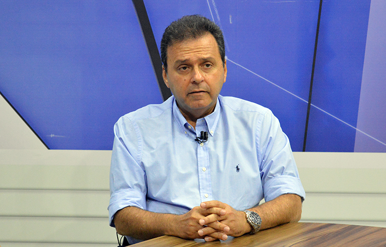 Mesmo diante do caos devido aos alagamentos, ex-prefeito Carlos Eduardo diz ter orgulho de ter feito centenas de obras de drenagem em Natal