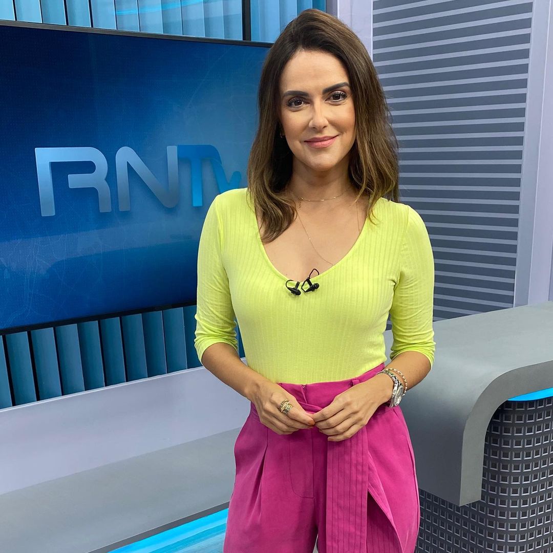 VÍDEO: Apresentadora Emmily Virgílio é pega de surpresa com sua suposta demissão da InterTV Cabugi por conta de crítica sobre insegurança no RN