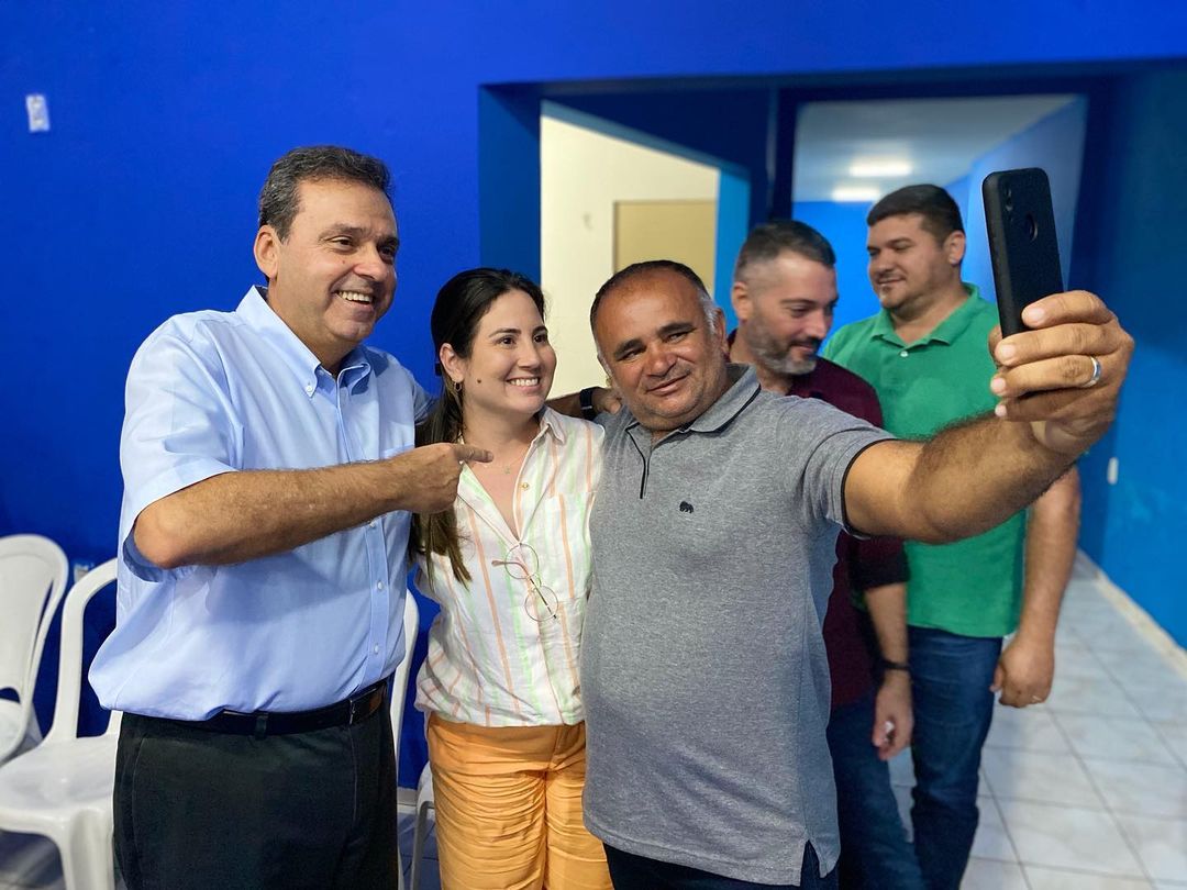 Carlos Eduardo Alves fica irritado com pergunta de blogueiro em Caicó