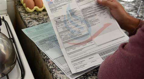 Falta de dinheiro obriga os brasileiros a renegociar dívidas de serviços básicos