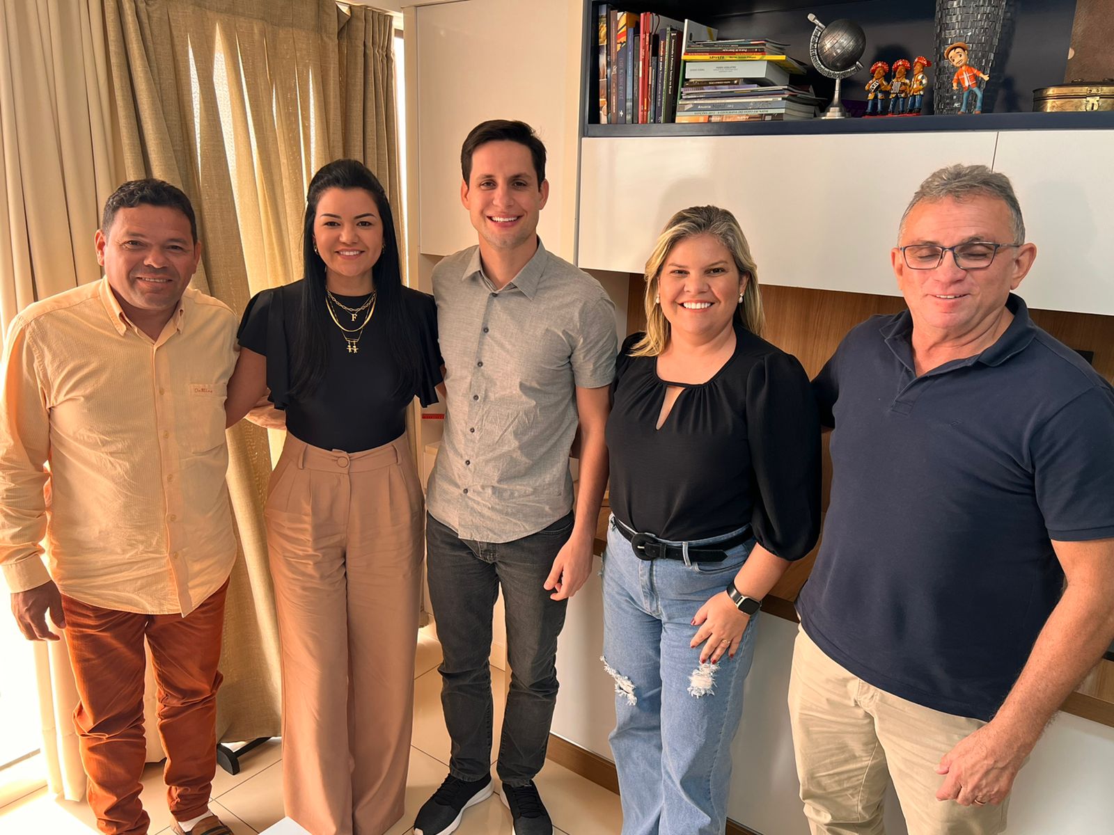 Vice-prefeita e vereadores de Assú anunciam apoio ao nome de Rafael para o Senado