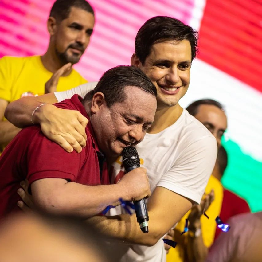 'Damassa' é candidato a deputado estadual e canta jingle ao vivo com Rafael Motta