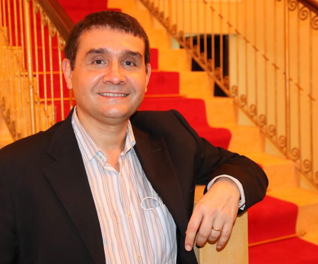 Procurador e escritor Marcelo Alves Dias lança primeiro box da série “Literaturas” e “Filosofias”, com renda beneficente