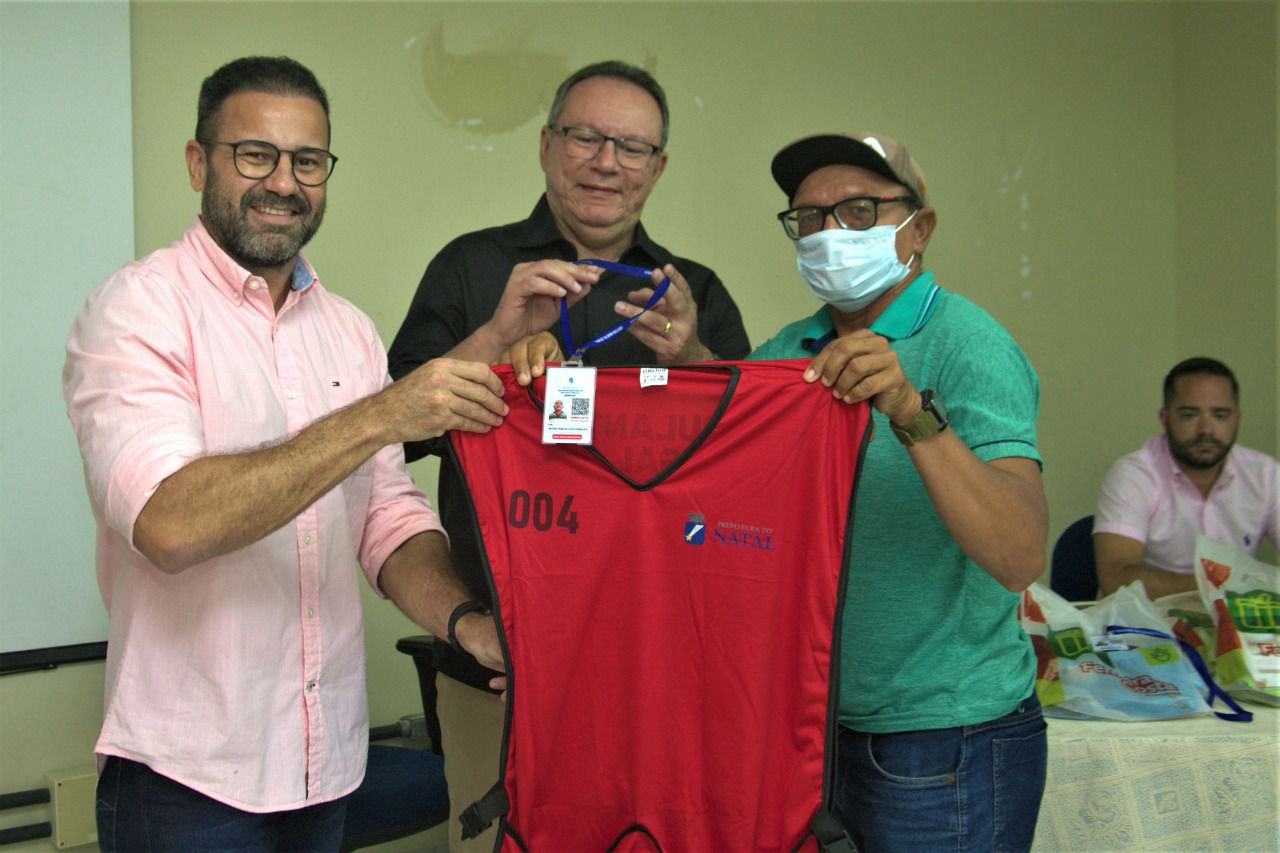 Vereador Raniere Barbosa comemora instituição do projeto Ambulante Legal em Natal