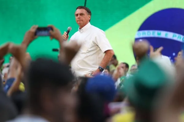 Bolsonaro mais que dobra frequência em eventos  religiosos