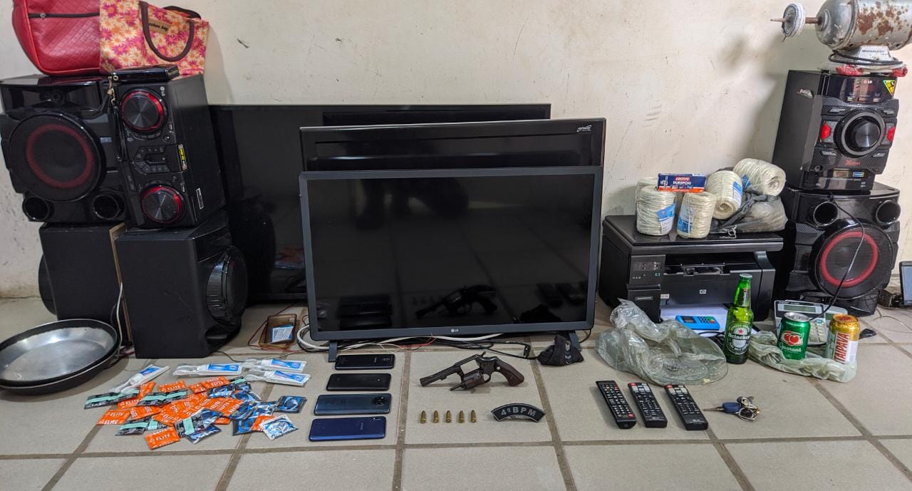 Policiais do 4°BPM prendem quadrilha suspeita de roubo a motéis em Natal. O grupo tinha realizado um arrastão em motel na Zona Sul de Natal