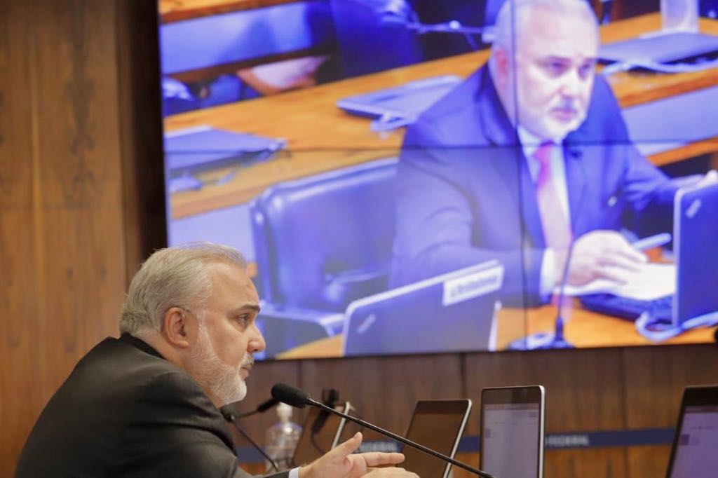 Líder da minoria no Senado protocola mais um pedido de impeachment contra Bolsonaro