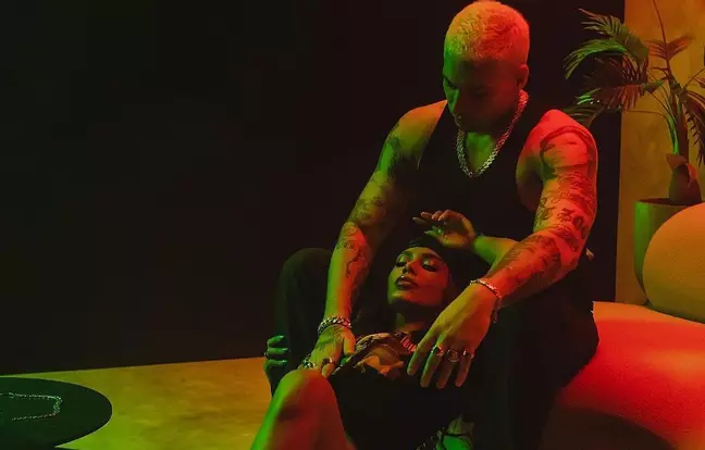 Anitta expõe famosos fumando maconha em hotel