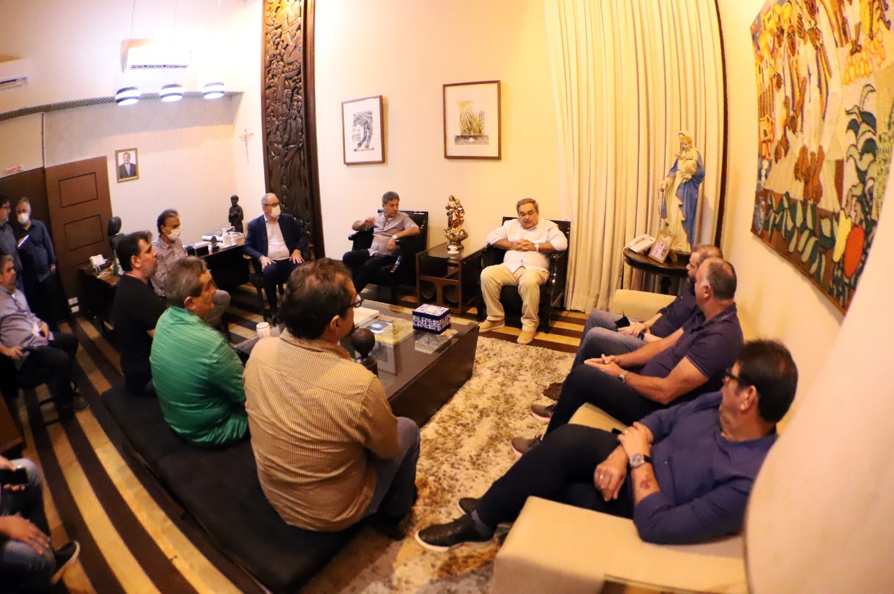 Álvaro Dias recebe comissão organizadora da Marcha Com Jesus pela Liberdade