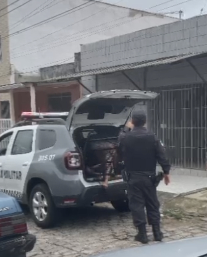 Homem é preso após agredir mulher no bairro de Lagoa Nova, em Natal