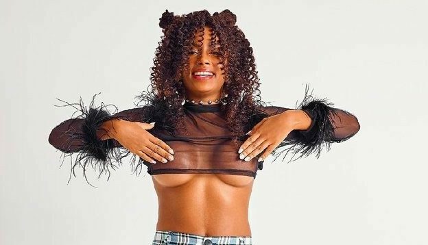 Ex-BBB Lumena fatura R$ 100 mil em apenas dez dias vendendo nudes na internet