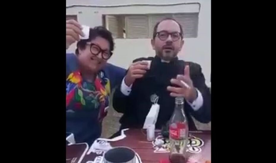 'ENDIABRADO': Padre de Caicó aparece em vídeo fumando e cantando música que fala em cabaré