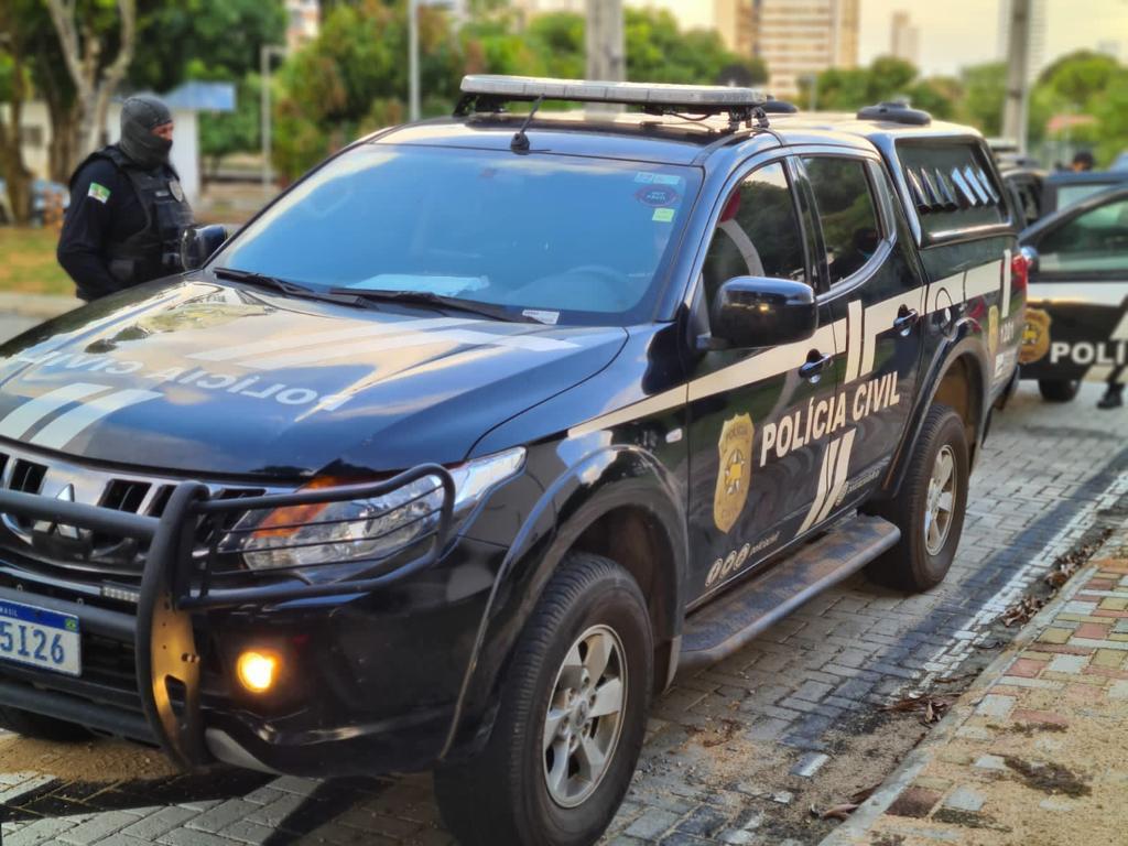 Idosa é presa por suspeita de desvio de proventos e maus-tratos contra o marido no RN
